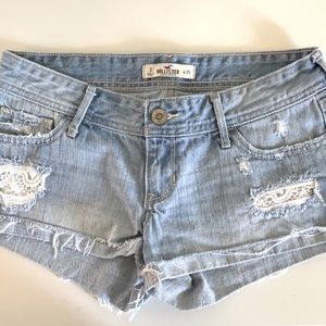 Hollister’s women shorts